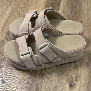 Ugg Goldenstar Hi Slide- sand size 9